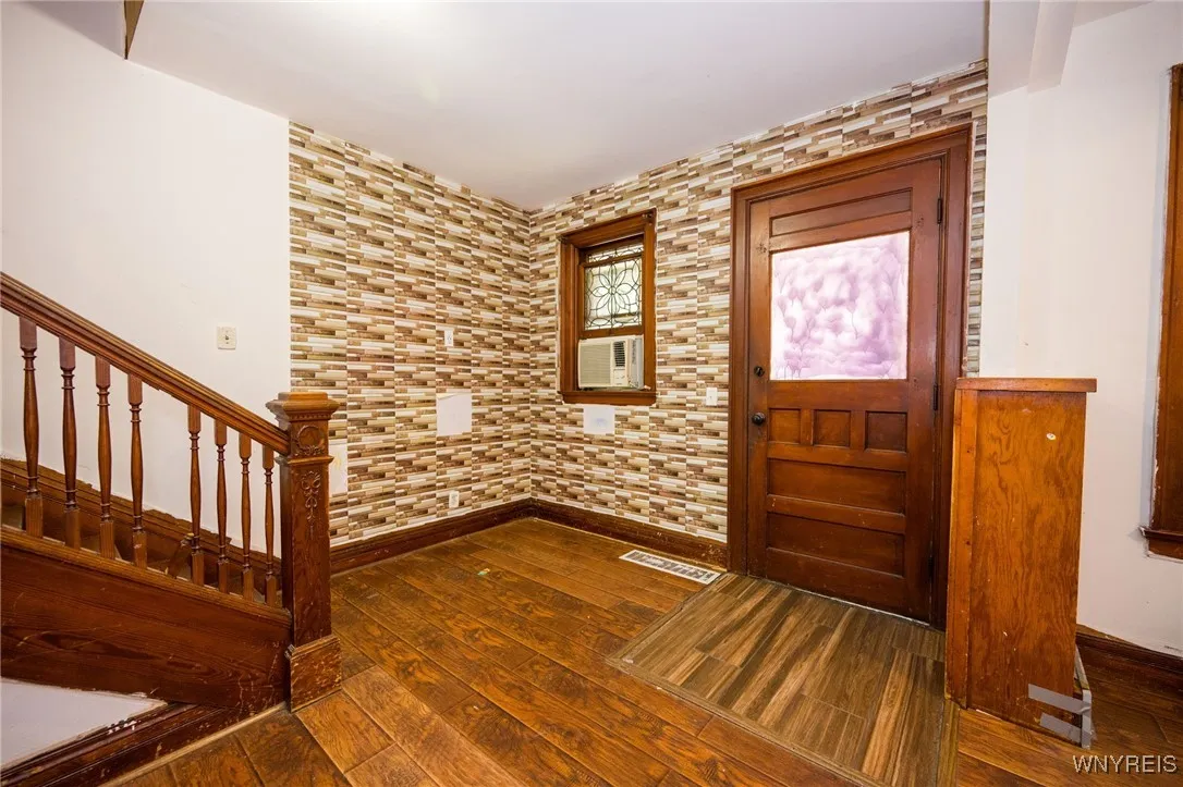 463 East Street, Buffalo, New York 14068, Buffalo, New York 14068, 4 Bedrooms Bedrooms, 7 Rooms Rooms,1 BathroomBathrooms,Residential,For Sale,463 East Street, Buffalo, New York 14068,0,B1633552