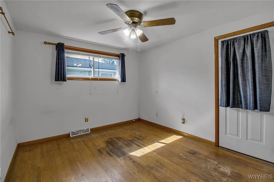 130 Desmond Drive, Tonawanda, New York 14150, Tonawanda, New York 14150, 3 Bedrooms Bedrooms, 10 Rooms Rooms,1 BathroomBathrooms,Residential,For Sale,130 Desmond Drive, Tonawanda, New York 14150,0,B1633422