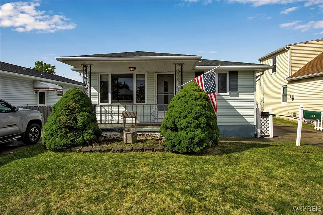 130 Desmond Drive, Tonawanda, New York 14150, Tonawanda, New York 14150, 3 Bedrooms Bedrooms, 10 Rooms Rooms,1 BathroomBathrooms,Residential,For Sale,130 Desmond Drive, Tonawanda, New York 14150,0,B1633422