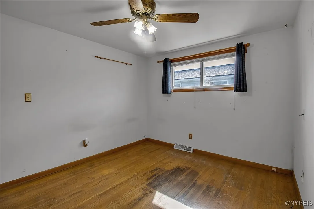 130 Desmond Drive, Tonawanda, New York 14150, Tonawanda, New York 14150, 3 Bedrooms Bedrooms, 10 Rooms Rooms,1 BathroomBathrooms,Residential,For Sale,130 Desmond Drive, Tonawanda, New York 14150,0,B1633422