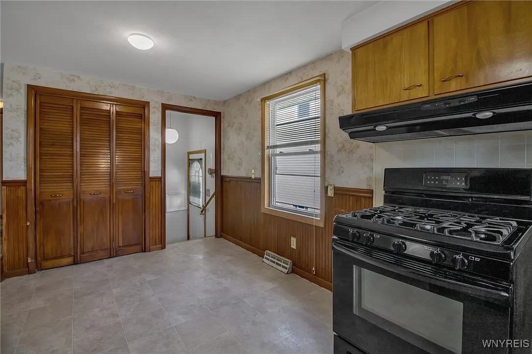 130 Desmond Drive, Tonawanda, New York 14150, Tonawanda, New York 14150, 3 Bedrooms Bedrooms, 10 Rooms Rooms,1 BathroomBathrooms,Residential,For Sale,130 Desmond Drive, Tonawanda, New York 14150,0,B1633422
