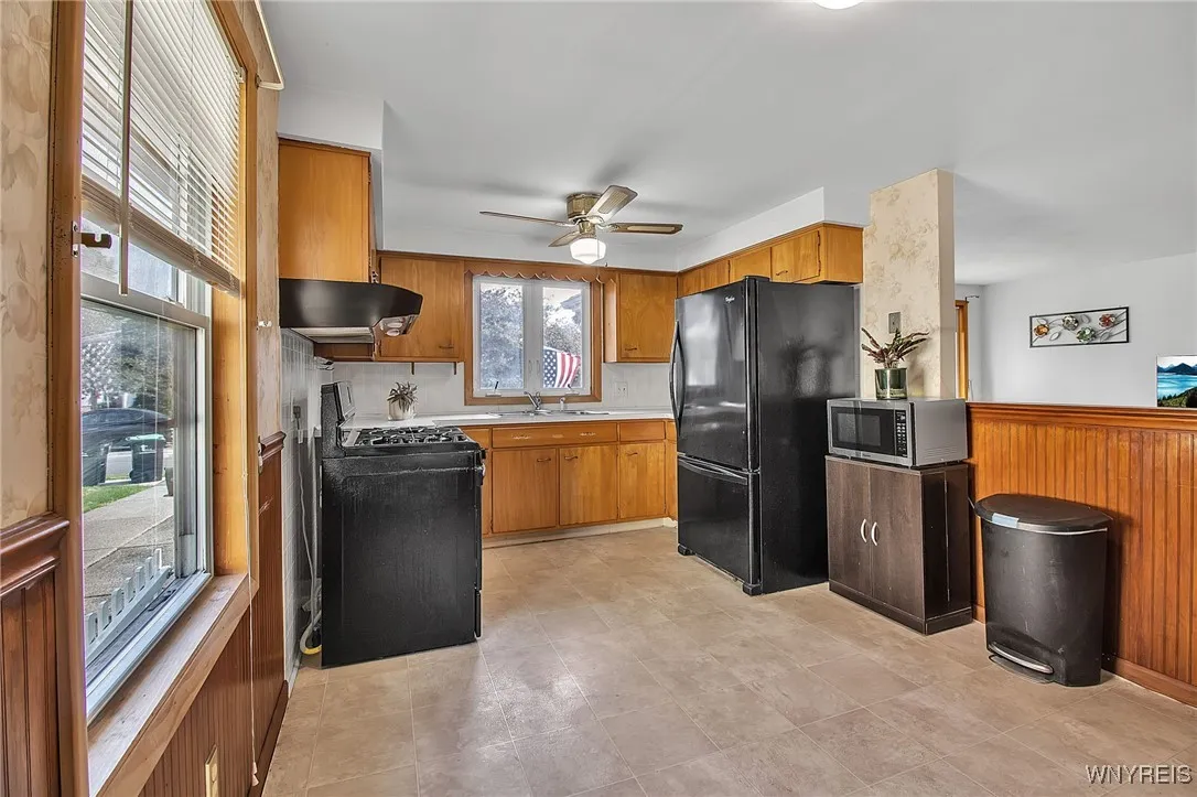 130 Desmond Drive, Tonawanda, New York 14150, Tonawanda, New York 14150, 3 Bedrooms Bedrooms, 10 Rooms Rooms,1 BathroomBathrooms,Residential,For Sale,130 Desmond Drive, Tonawanda, New York 14150,0,B1633422
