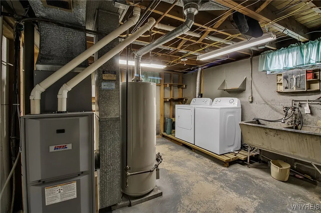 130 Desmond Drive, Tonawanda, New York 14150, Tonawanda, New York 14150, 3 Bedrooms Bedrooms, 10 Rooms Rooms,1 BathroomBathrooms,Residential,For Sale,130 Desmond Drive, Tonawanda, New York 14150,0,B1633422