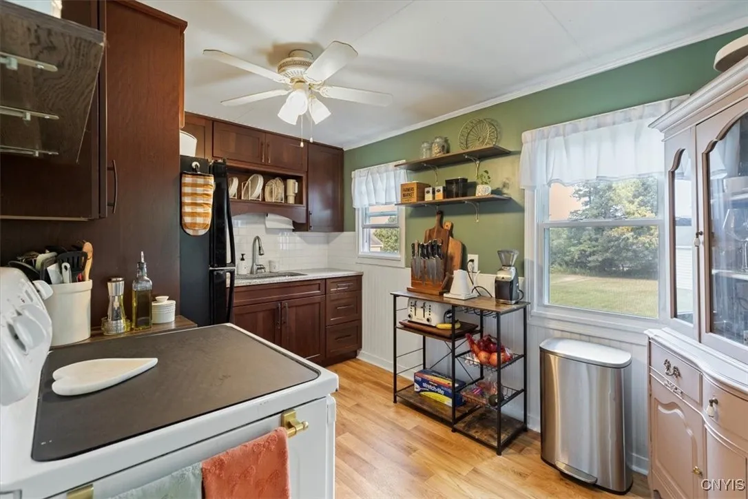 93 Burrstone Road, New Hartford, New York 13417, New Hartford, New York 13417, 3 Bedrooms Bedrooms, 6 Rooms Rooms,1 BathroomBathrooms,Residential,Closed,93 Burrstone Road, New Hartford, New York 13417,0,S1633647