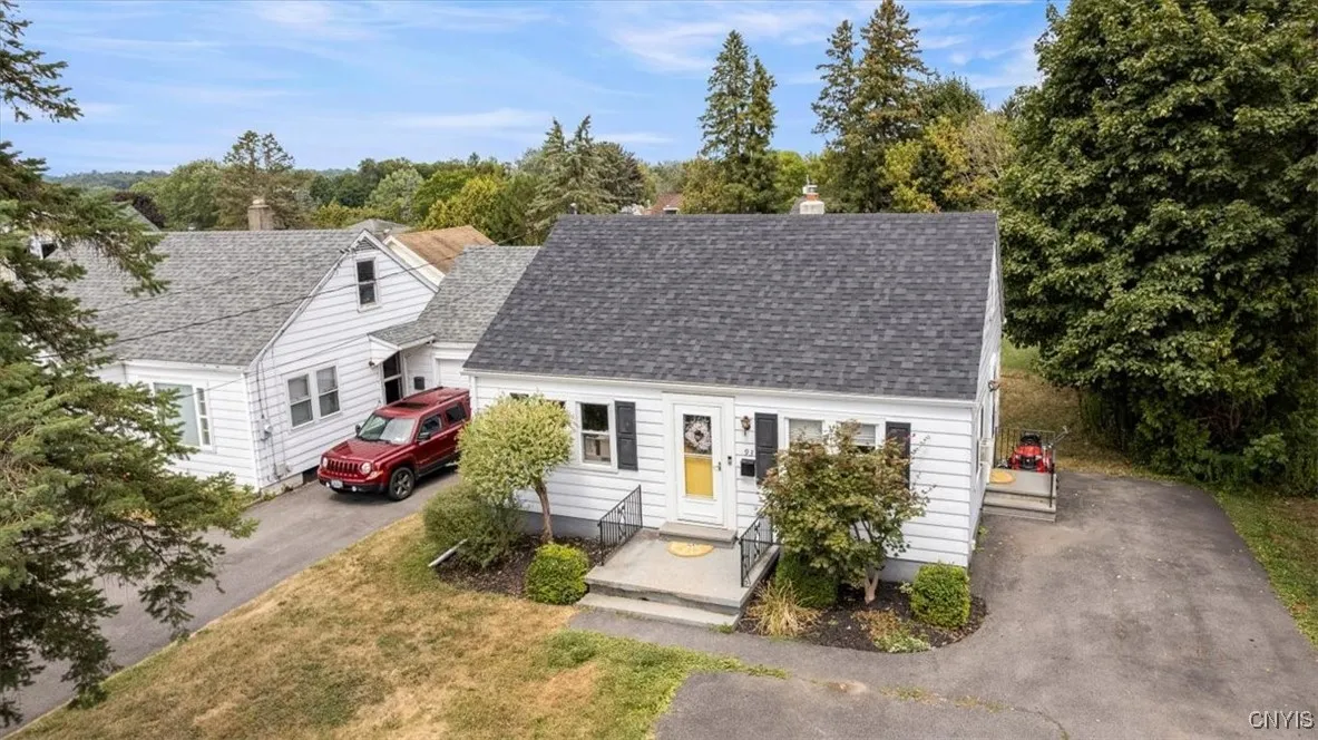 93 Burrstone Road, New Hartford, New York 13417, New Hartford, New York 13417, 3 Bedrooms Bedrooms, 6 Rooms Rooms,1 BathroomBathrooms,Residential,Closed,93 Burrstone Road, New Hartford, New York 13417,0,S1633647