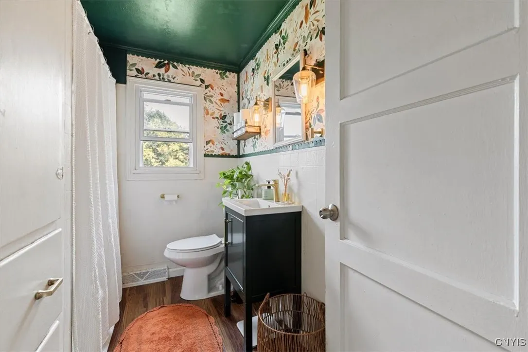 93 Burrstone Road, New Hartford, New York 13417, New Hartford, New York 13417, 3 Bedrooms Bedrooms, 6 Rooms Rooms,1 BathroomBathrooms,Residential,Closed,93 Burrstone Road, New Hartford, New York 13417,0,S1633647