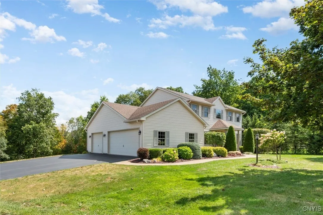3 car garage w/ compressor & ceiling lift