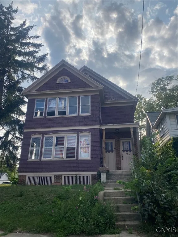 1403 Oak Street 5, Syracuse, New York 13203, Syracuse, New York 13203, 6 Bedrooms Bedrooms, ,2 BathroomsBathrooms,Residential,Closed,1403 Oak Street 5, Syracuse, New York 13203,0,S1633830