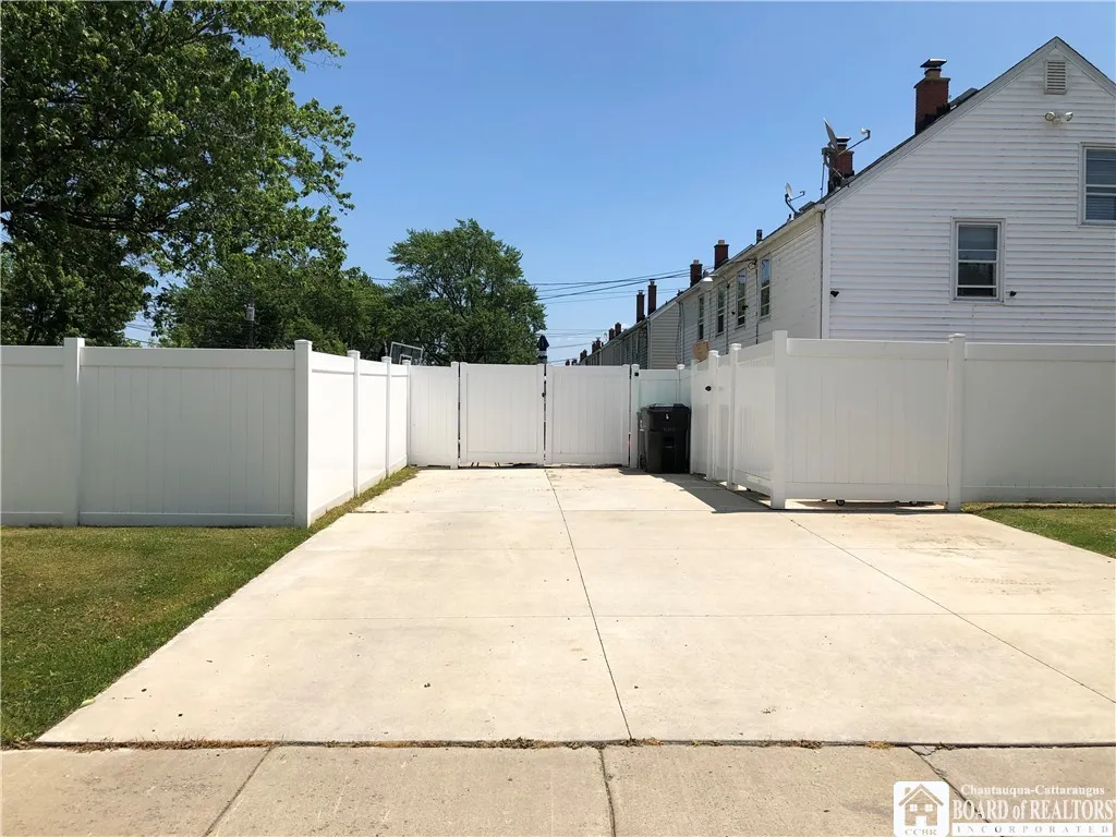 758 Highland Avenue, Tonawanda, New York 14223, Tonawanda, New York 14223, 6 Bedrooms Bedrooms, ,2 BathroomsBathrooms,Residential,Closed,758 Highland Avenue, Tonawanda, New York 14223,0,R1633815