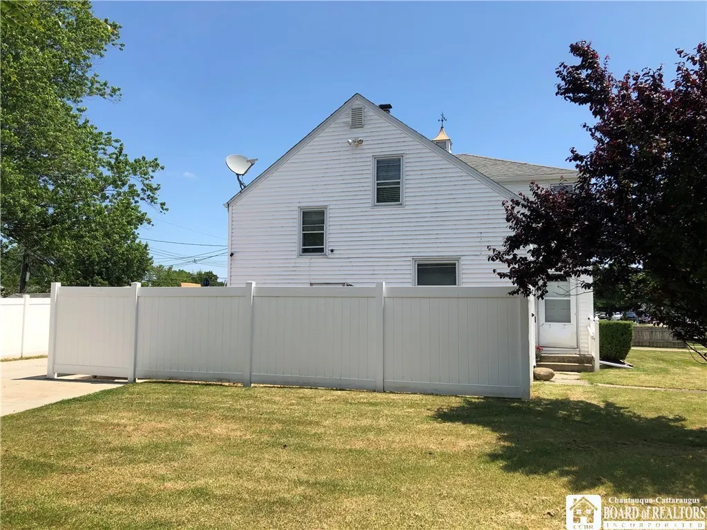 758 Highland Avenue, Tonawanda, New York 14223, Tonawanda, New York 14223, 6 Bedrooms Bedrooms, ,2 BathroomsBathrooms,Residential,Closed,758 Highland Avenue, Tonawanda, New York 14223,0,R1633815