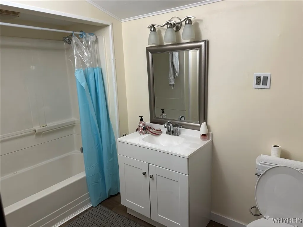 801 West Avenue, Buffalo, New York 14213, Buffalo, New York 14213, 2 Bedrooms Bedrooms, 7 Rooms Rooms,1 BathroomBathrooms,Residential Lease,For Rent,801 West Avenue, Buffalo, New York 14213,B1633842
