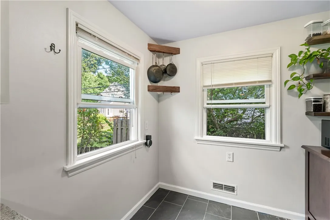 26 Oakridge Drive, Irondequoit, New York 14617, Irondequoit, New York 14617, 4 Bedrooms Bedrooms, 7 Rooms Rooms,2 BathroomsBathrooms,Residential,Closed,26 Oakridge Drive, Irondequoit, New York 14617,0,R1633404