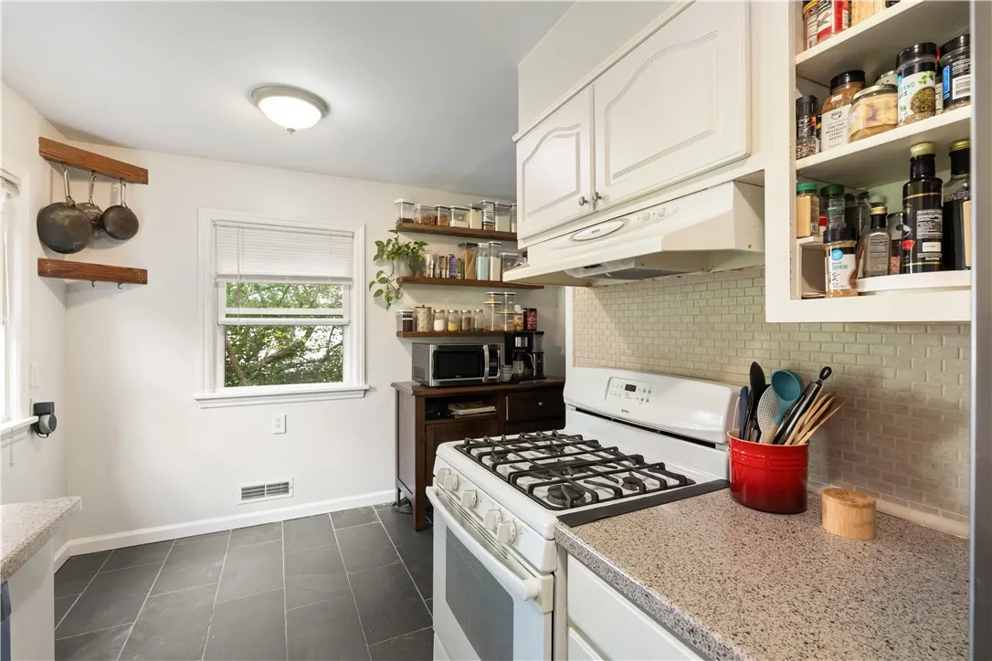 26 Oakridge Drive, Irondequoit, New York 14617, Irondequoit, New York 14617, 4 Bedrooms Bedrooms, 7 Rooms Rooms,2 BathroomsBathrooms,Residential,Closed,26 Oakridge Drive, Irondequoit, New York 14617,0,R1633404
