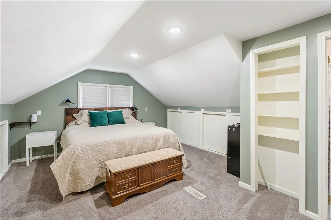 26 Oakridge Drive, Irondequoit, New York 14617, Irondequoit, New York 14617, 4 Bedrooms Bedrooms, 7 Rooms Rooms,2 BathroomsBathrooms,Residential,Closed,26 Oakridge Drive, Irondequoit, New York 14617,0,R1633404