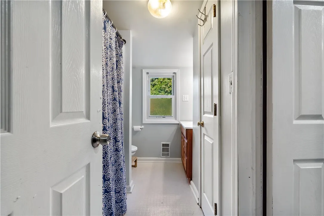 26 Oakridge Drive, Irondequoit, New York 14617, Irondequoit, New York 14617, 4 Bedrooms Bedrooms, 7 Rooms Rooms,2 BathroomsBathrooms,Residential,Closed,26 Oakridge Drive, Irondequoit, New York 14617,0,R1633404