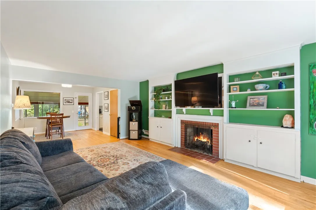 26 Oakridge Drive, Irondequoit, New York 14617, Irondequoit, New York 14617, 4 Bedrooms Bedrooms, 7 Rooms Rooms,2 BathroomsBathrooms,Residential,Closed,26 Oakridge Drive, Irondequoit, New York 14617,0,R1633404