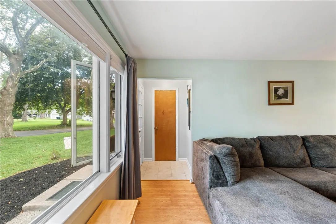 26 Oakridge Drive, Irondequoit, New York 14617, Irondequoit, New York 14617, 4 Bedrooms Bedrooms, 7 Rooms Rooms,2 BathroomsBathrooms,Residential,Closed,26 Oakridge Drive, Irondequoit, New York 14617,0,R1633404