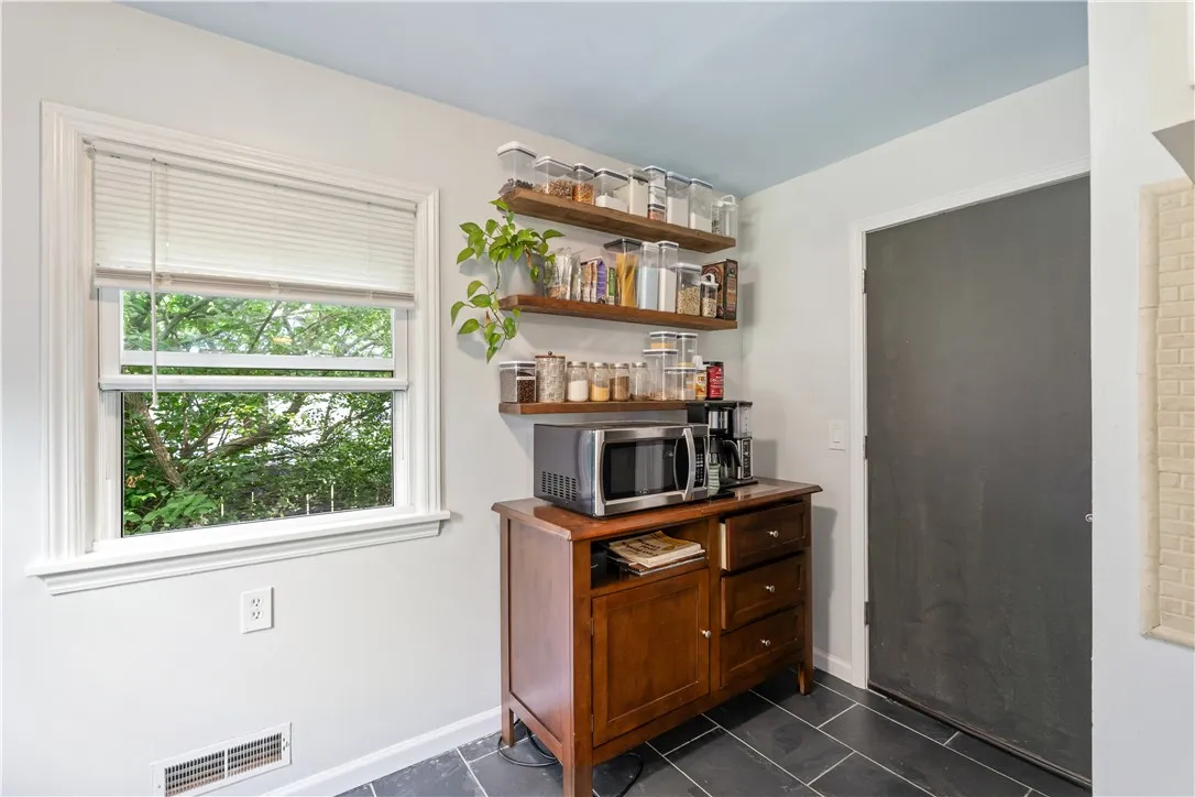 26 Oakridge Drive, Irondequoit, New York 14617, Irondequoit, New York 14617, 4 Bedrooms Bedrooms, 7 Rooms Rooms,2 BathroomsBathrooms,Residential,Closed,26 Oakridge Drive, Irondequoit, New York 14617,0,R1633404