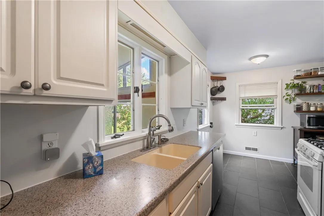 26 Oakridge Drive, Irondequoit, New York 14617, Irondequoit, New York 14617, 4 Bedrooms Bedrooms, 7 Rooms Rooms,2 BathroomsBathrooms,Residential,Closed,26 Oakridge Drive, Irondequoit, New York 14617,0,R1633404