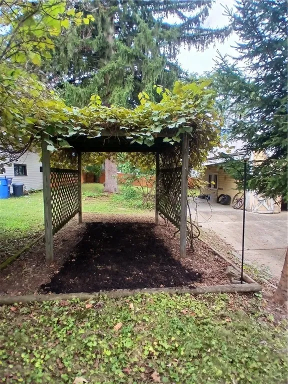 19 South Maple, Corning, New York 14830, Corning, New York 14830, 3 Bedrooms Bedrooms, 9 Rooms Rooms,1 BathroomBathrooms,Residential,For Sale,19 South Maple, Corning, New York 14830,0,R1633724