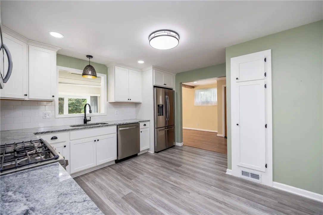 503 Pineview Drive, Webster, New York 14580, Webster, New York 14580, 3 Bedrooms Bedrooms, 8 Rooms Rooms,2 BathroomsBathrooms,Residential Lease,For Rent,503 Pineview Drive, Webster, New York 14580,0,R1633265