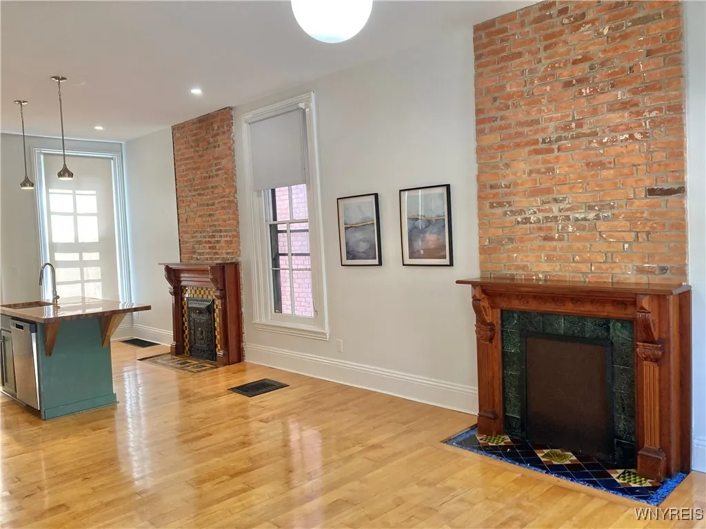 58 Tracy Street 1, Buffalo, New York 14201, Buffalo, New York 14201, 2 Bedrooms Bedrooms, 3 Rooms Rooms,1 BathroomBathrooms,Residential Lease,For Rent,58 Tracy Street 1, Buffalo, New York 14201,0,B1633424