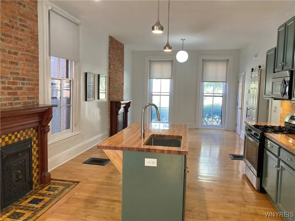 58 Tracy Street 1, Buffalo, New York 14201, Buffalo, New York 14201, 2 Bedrooms Bedrooms, 3 Rooms Rooms,1 BathroomBathrooms,Residential Lease,For Rent,58 Tracy Street 1, Buffalo, New York 14201,0,B1633424