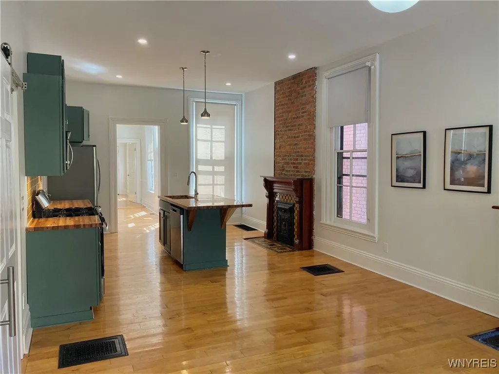 58 Tracy Street 1, Buffalo, New York 14201, Buffalo, New York 14201, 2 Bedrooms Bedrooms, 3 Rooms Rooms,1 BathroomBathrooms,Residential Lease,For Rent,58 Tracy Street 1, Buffalo, New York 14201,0,B1633424