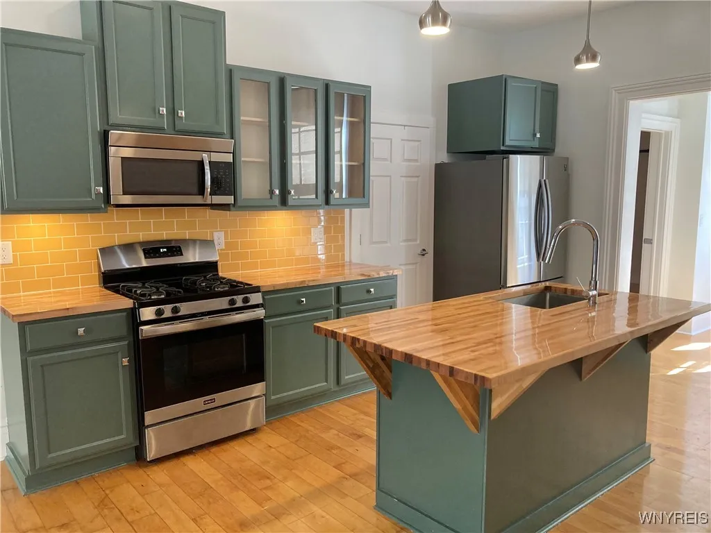 58 Tracy Street 1, Buffalo, New York 14201, Buffalo, New York 14201, 2 Bedrooms Bedrooms, 3 Rooms Rooms,1 BathroomBathrooms,Residential Lease,For Rent,58 Tracy Street 1, Buffalo, New York 14201,0,B1633424