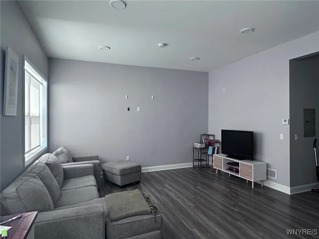 1986 South Park, Buffalo, New York 14220, Buffalo, New York 14220, 2 Bedrooms Bedrooms, 5 Rooms Rooms,1 BathroomBathrooms,Residential Lease,Closed,1986 South Park, Buffalo, New York 14220,0,B1633887
