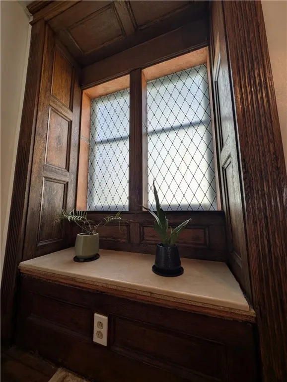 landing window bench
