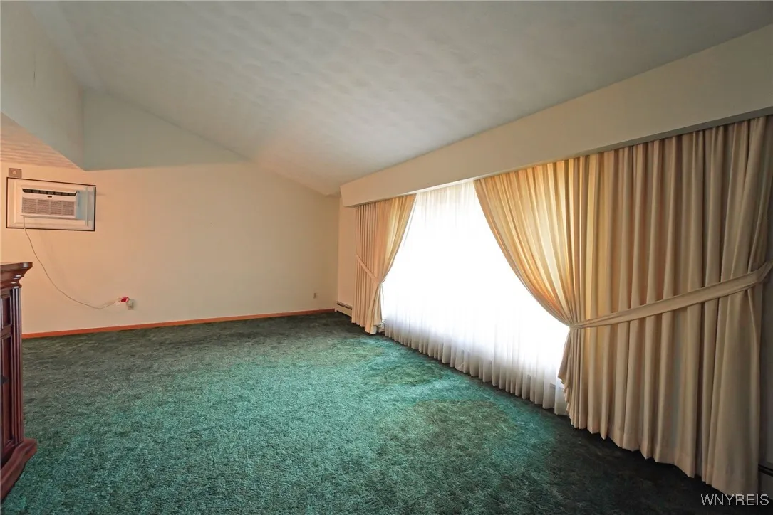 91 Smallwood Drive, West Seneca, New York 14224, West Seneca, New York 14224, 4 Bedrooms Bedrooms, 8 Rooms Rooms,2 BathroomsBathrooms,Residential,For Sale,91 Smallwood Drive, West Seneca, New York 14224,0,B1633508