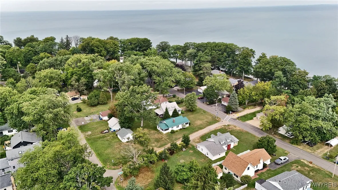 395 Lakeside Road, Evans, New York 14006, Evans, New York 14006, 3 Bedrooms Bedrooms, 5 Rooms Rooms,2 BathroomsBathrooms,Residential,Closed,395 Lakeside Road, Evans, New York 14006,0,B1631968