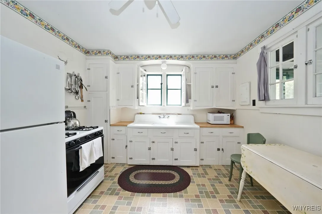 395 Lakeside Road, Evans, New York 14006, Evans, New York 14006, 3 Bedrooms Bedrooms, 5 Rooms Rooms,2 BathroomsBathrooms,Residential,Closed,395 Lakeside Road, Evans, New York 14006,0,B1631968