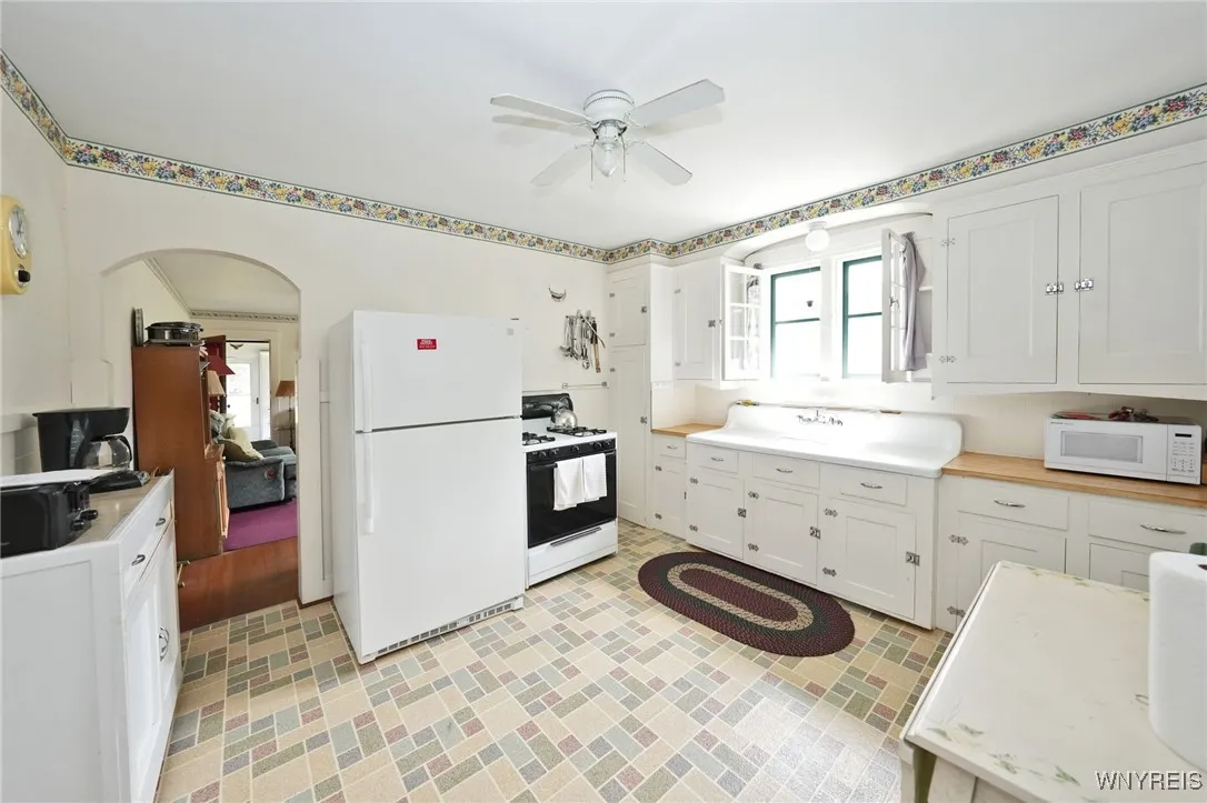 395 Lakeside Road, Evans, New York 14006, Evans, New York 14006, 3 Bedrooms Bedrooms, 5 Rooms Rooms,2 BathroomsBathrooms,Residential,Closed,395 Lakeside Road, Evans, New York 14006,0,B1631968