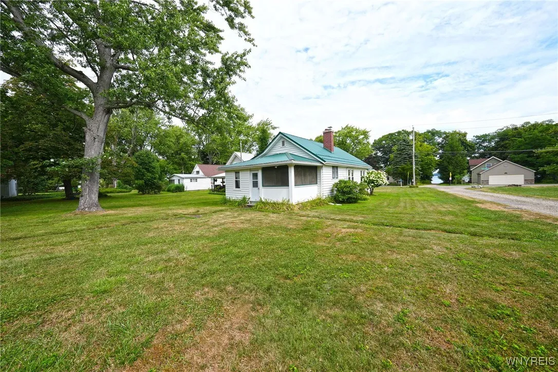 395 Lakeside Road, Evans, New York 14006, Evans, New York 14006, 3 Bedrooms Bedrooms, 5 Rooms Rooms,2 BathroomsBathrooms,Residential,Closed,395 Lakeside Road, Evans, New York 14006,0,B1631968