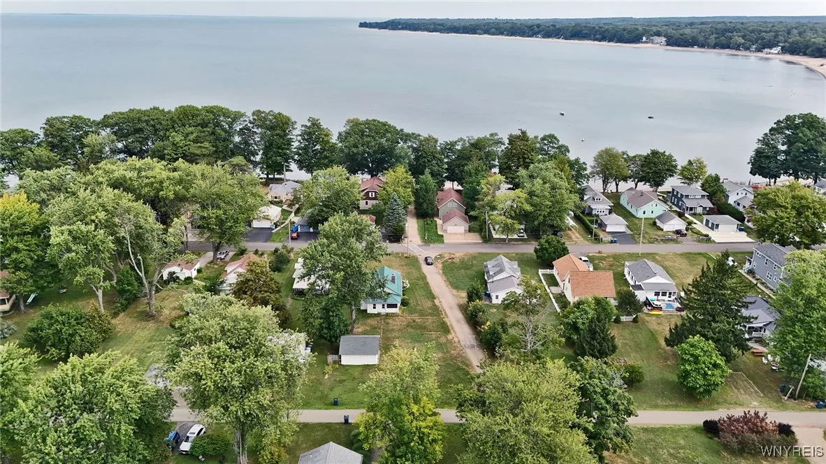 395 Lakeside Road, Evans, New York 14006, Evans, New York 14006, 3 Bedrooms Bedrooms, 5 Rooms Rooms,2 BathroomsBathrooms,Residential,Closed,395 Lakeside Road, Evans, New York 14006,0,B1631968