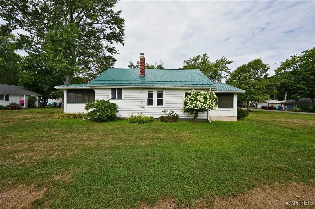 395 Lakeside Road, Evans, New York 14006, Evans, New York 14006, 3 Bedrooms Bedrooms, 5 Rooms Rooms,2 BathroomsBathrooms,Residential,Closed,395 Lakeside Road, Evans, New York 14006,0,B1631968