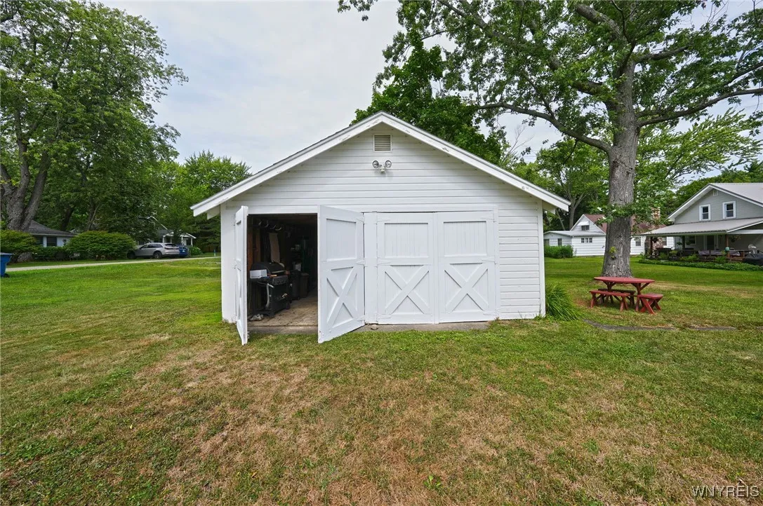 395 Lakeside Road, Evans, New York 14006, Evans, New York 14006, 3 Bedrooms Bedrooms, 5 Rooms Rooms,2 BathroomsBathrooms,Residential,Closed,395 Lakeside Road, Evans, New York 14006,0,B1631968