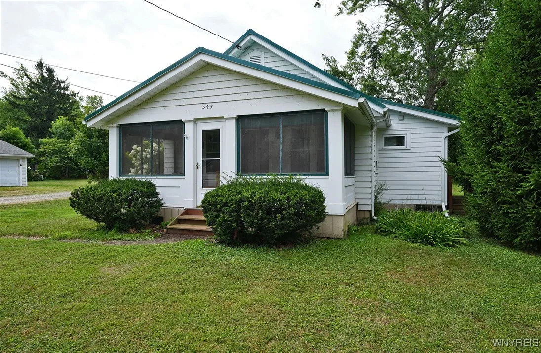 395 Lakeside Road, Evans, New York 14006, Evans, New York 14006, 3 Bedrooms Bedrooms, 5 Rooms Rooms,2 BathroomsBathrooms,Residential,Closed,395 Lakeside Road, Evans, New York 14006,0,B1631968