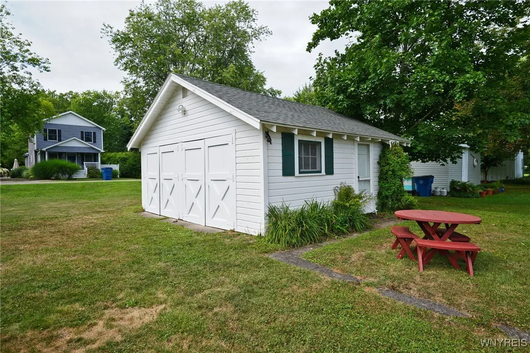 395 Lakeside Road, Evans, New York 14006, Evans, New York 14006, 3 Bedrooms Bedrooms, 5 Rooms Rooms,2 BathroomsBathrooms,Residential,Closed,395 Lakeside Road, Evans, New York 14006,0,B1631968