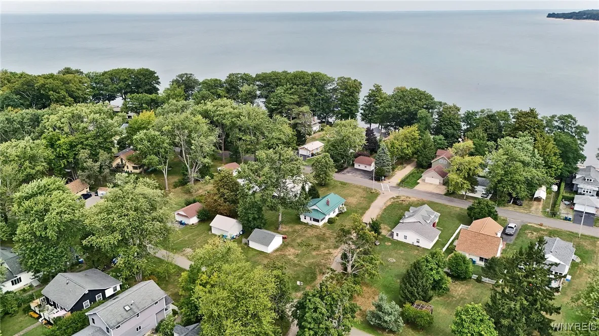 395 Lakeside Road, Evans, New York 14006, Evans, New York 14006, 3 Bedrooms Bedrooms, 5 Rooms Rooms,2 BathroomsBathrooms,Residential,Closed,395 Lakeside Road, Evans, New York 14006,0,B1631968