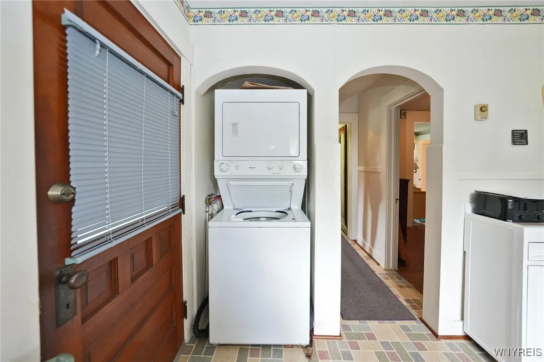 395 Lakeside Road, Evans, New York 14006, Evans, New York 14006, 3 Bedrooms Bedrooms, 5 Rooms Rooms,2 BathroomsBathrooms,Residential,Closed,395 Lakeside Road, Evans, New York 14006,0,B1631968