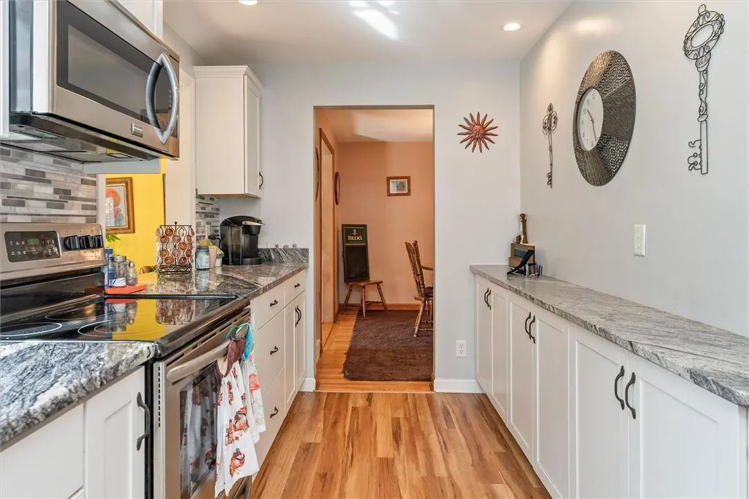 456 Brookview Drive, Irondequoit, New York 14617, Irondequoit, New York 14617, 3 Bedrooms Bedrooms, 6 Rooms Rooms,2 BathroomsBathrooms,Residential,Closed,456 Brookview Drive, Irondequoit, New York 14617,0,R1633600