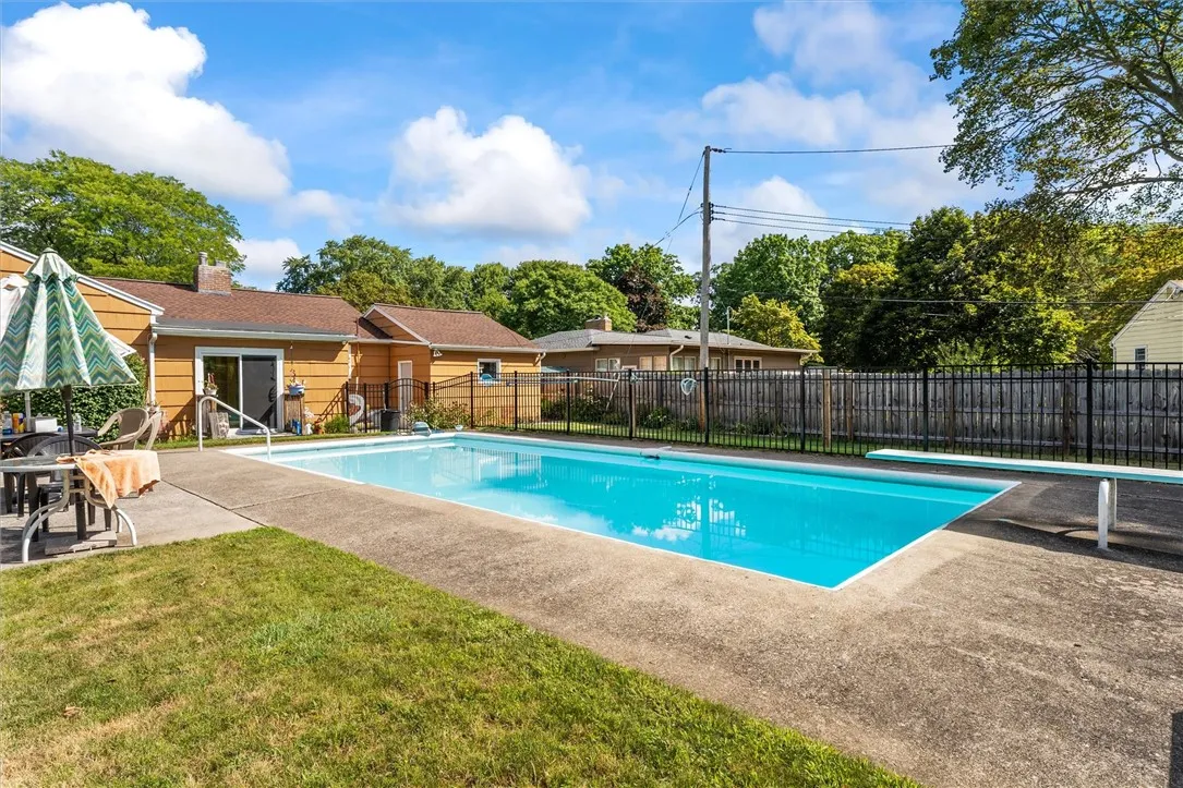 456 Brookview Drive, Irondequoit, New York 14617, Irondequoit, New York 14617, 3 Bedrooms Bedrooms, 6 Rooms Rooms,2 BathroomsBathrooms,Residential,Closed,456 Brookview Drive, Irondequoit, New York 14617,0,R1633600