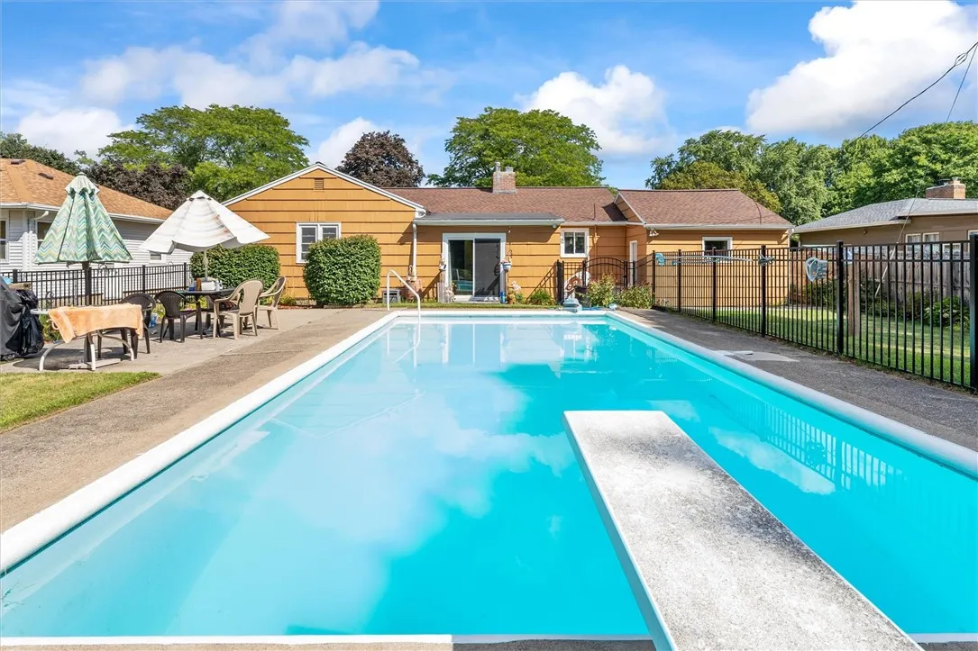456 Brookview Drive, Irondequoit, New York 14617, Irondequoit, New York 14617, 3 Bedrooms Bedrooms, 6 Rooms Rooms,2 BathroomsBathrooms,Residential,Closed,456 Brookview Drive, Irondequoit, New York 14617,0,R1633600