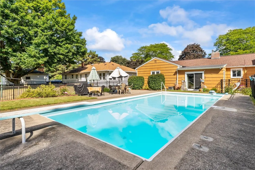 456 Brookview Drive, Irondequoit, New York 14617, Irondequoit, New York 14617, 3 Bedrooms Bedrooms, 6 Rooms Rooms,2 BathroomsBathrooms,Residential,Closed,456 Brookview Drive, Irondequoit, New York 14617,0,R1633600