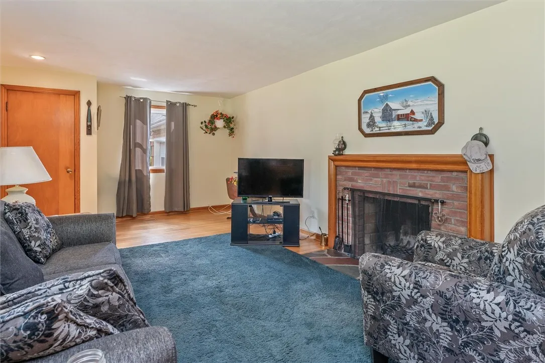456 Brookview Drive, Irondequoit, New York 14617, Irondequoit, New York 14617, 3 Bedrooms Bedrooms, 6 Rooms Rooms,2 BathroomsBathrooms,Residential,Closed,456 Brookview Drive, Irondequoit, New York 14617,0,R1633600