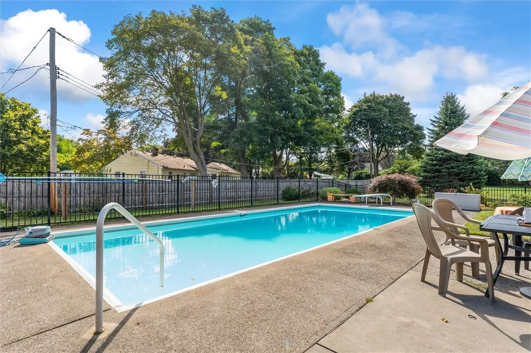 456 Brookview Drive, Irondequoit, New York 14617, Irondequoit, New York 14617, 3 Bedrooms Bedrooms, 6 Rooms Rooms,2 BathroomsBathrooms,Residential,Closed,456 Brookview Drive, Irondequoit, New York 14617,0,R1633600