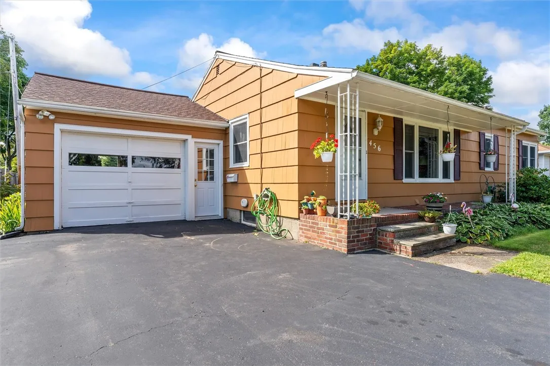 456 Brookview Drive, Irondequoit, New York 14617, Irondequoit, New York 14617, 3 Bedrooms Bedrooms, 6 Rooms Rooms,2 BathroomsBathrooms,Residential,Closed,456 Brookview Drive, Irondequoit, New York 14617,0,R1633600